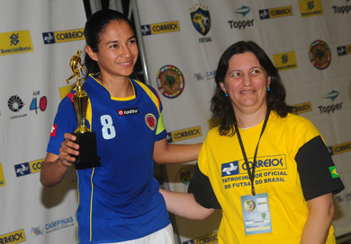 Deserved tribute for Naila Imbachi Martinez and her Colombian team mates (Photo courtesy: Cristiano Borges - CBFS)