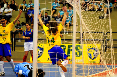 Goal by Valeria! (Photo courtesy: Cristiano Borges - CBFS)