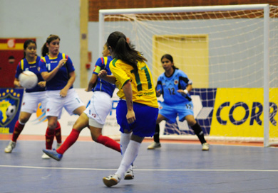 Free kick by Jessika (Photo courtesy: Cristiano Borges - CBFS)