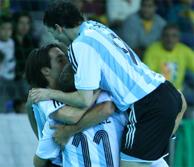 Argentinian celebration: Garcias, Gonzalez and Amas (Photo courtesy: Beto Costa - CBFS)
