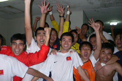 Vietnamese delegation celebrating! (Photo courtesy: Sergio Gargelli)