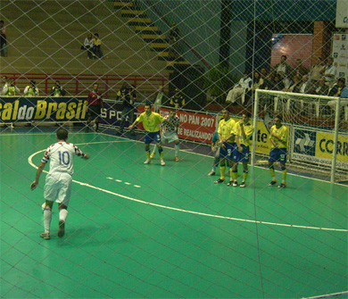 Free kick by croatian star Robert Grdovic (Photo courtesy: Mateus Comberlato)