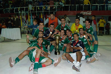 Malwee Jaraguà celebrating another title (Photo courtesy: Diario Digital ABC - Asuncion)