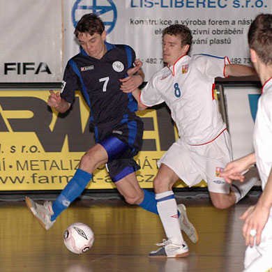 Denis Ovsyannikov fighting against Vit Blazej (Photo courtesy: Stanislav Musílek - Czech Futsal)