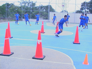 54 players splitted into three working groups (Photo courtesy: Federación Salvadoreña de Fútbol)