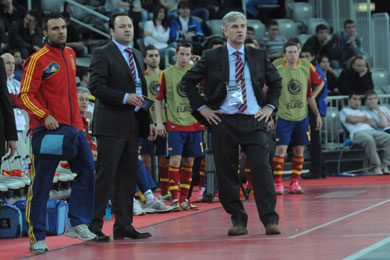 Fede and Venancio on the iberian bench (Photo Futsalplanet.com)