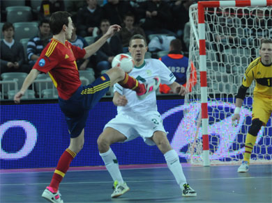 Caja Segovia*s Borja Blanco (cause the segovian side has another Borja in the roster!) in action (Photo Futsalplanet.com)