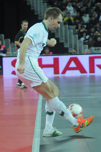 Kristjan Cujec*s style and multicolor shoes in Zagreb (Photo Futsalplanet.com)