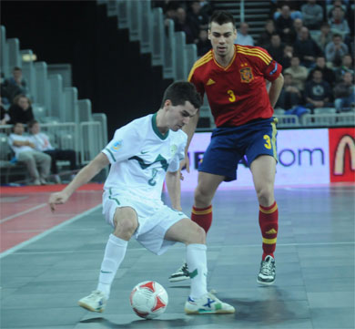 Benjamin Melink vs El Bufalo Sergio Lozano, best young player of the world 2011 for the Futsalplanet Awards (Photo Futsalplanet.com)
