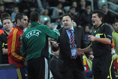 Henych, Bores, Janosevic, Fede and Sorescu: que pasa? (Photo Futsalplanet.com)