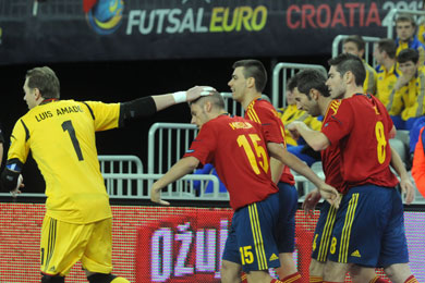 Luis Amado, Miguelin, Lozano, Torras and Kike: here is the spanish party (Photo Futsalplanet.com)