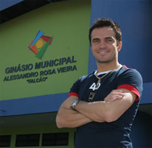 Falcao attending the inauguration of the new hall in Terenos (MS), entitled to the Brazilian craque!! (Photo courtesy: Matria Prima Comunicao - Hlio Ribeiro)