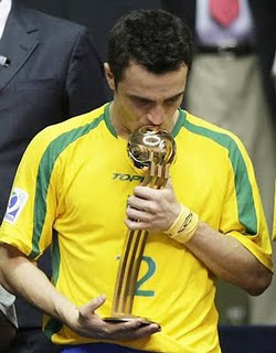 Falc�o (Photo courtesy: Falcao 12)