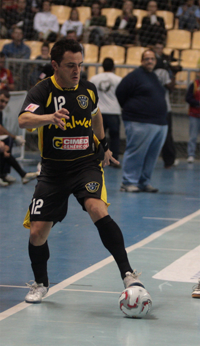 Falco in the pitch, Ferretti looking at him from the bench. The golden couple moved to Santos (Photo courtesy: CBFS)