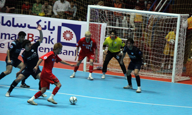 Kogure and Morioka (Nagoya Oceans), hard life vs the best goalie of the world Mostafa Nazari! (Photo courtesy: Damian Briggs)