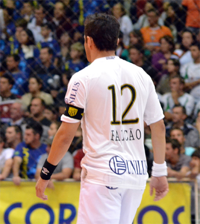 Falc�o, Best Player of the World 2011 (Photo courtesy: CBFS)