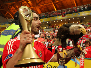 UEFA Futsal Cup and aguia benfiquista, can you ask for more? (Photo courtesy: Luis Neves)