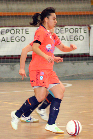 Spanish experience: Vanessa wearing the Burela FS camiseta! (Photo courtesy: Burela FS)