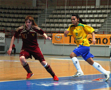 Vanessa, what a canarinha! (Photo courtesy: Female Futsal)