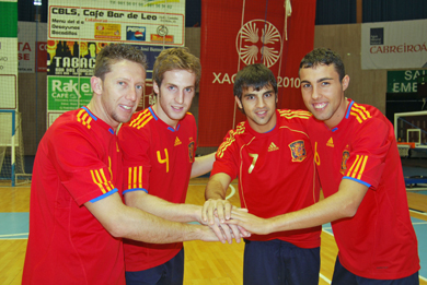Lobelle pride wearing the national team shirt, here with Alemao, Pola and Charlie (Photo courtesy: Lobelle de Santiago)