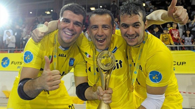 Dario Dell'Oso, Francesco Scordella, Stefano Mammarella and... UEFA Futsal Cup! (Photo courtesy: UEFA.com) (Photo courtesy: Montesilvano c5)