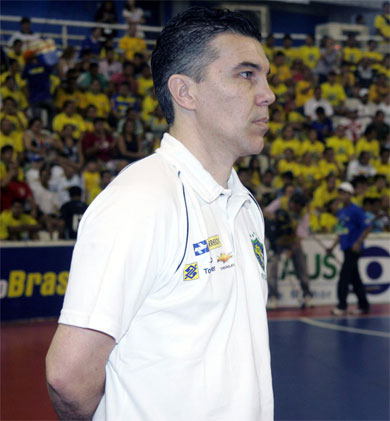 Close up on  Marcos Sorato Zopelini Pipoca, Best National Team Coach of the World - UMBRO Futsal Awards 2011 (Photo courtesy: CBFS)