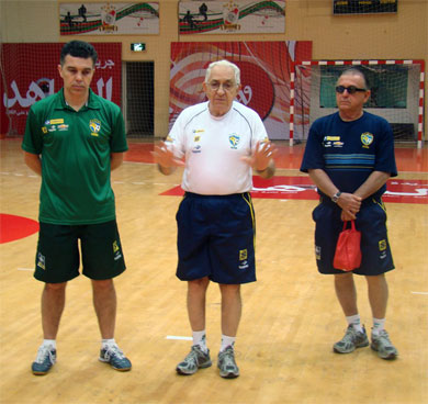 Trip in Kuwait: who*s the coach, Pipoca or Aecio? (Photo courtesy: CBFS)