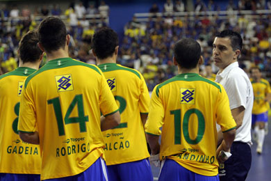 Gadeia, Rodrigo, Falcao, Fernandinho and coach Pipoca (Photo courtesy: CBFS)