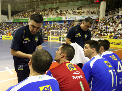 Fernandinho, Vinicius, Simi and Neto: listen to me! (Photo courtesy: CBFS)