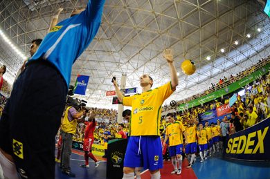 Brazil getting in the pitch in Manaus final: they want the title back! (Photo courtesy: CBFS)