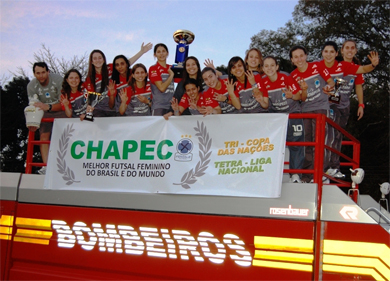 It*s time to celebrate (Photo courtesy: Female Futsal Unochapec�)