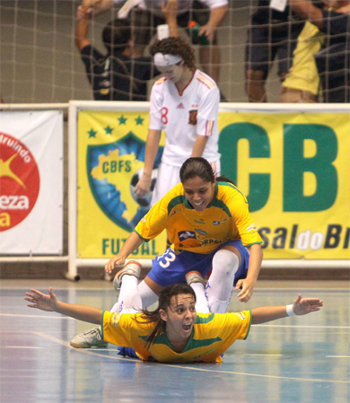 Flying on a futsal pitch is possible, for the best one! (Photo courtesy: CBFS)