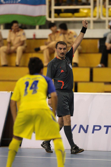 Concentration running on that white line, that*s the key (Photo courtesy: Turkmenistan FA)