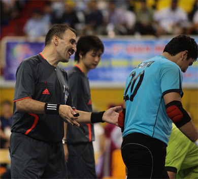 Referees are not players enemies! (Photo courtesy: Turkmenistan FA)