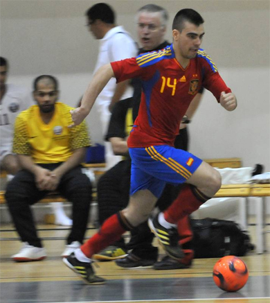 Proud member of the Spanish national team, here in a friendly game vs Qatar (Photo courtesy: Enrique Serrano - Golsala.com)