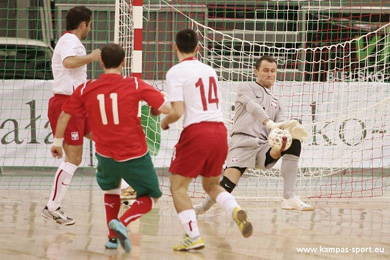 Attempt by Sergei Kuznetsov (Photo courtesy: Kamil Pastusiak - Sports Photography Agency KamPas Sport)