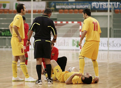 Sako Krstevski and Dragan Petrovic concerned about their team mate Ferid Agushi injury (Photo courtesy: Kamil Pastusiak - Sports Photography Agency KamPas Sport)