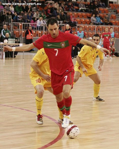 Sporting striker Cardinal observed by Branislav Ljubomir and Ferid Agushi (Photo courtesy: Kamil Pastusiak - Sports Photography Agency KamPas Sport)