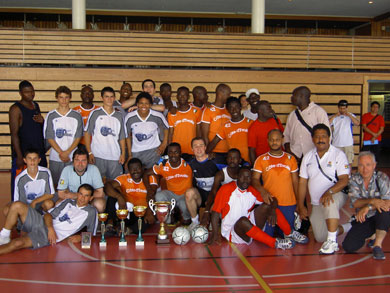 All together! Cosmos Futsal Club GE, Les lphants de la Cte d'Ivoire LS & FEEL (Photo courtesy: Swiss Futsal)