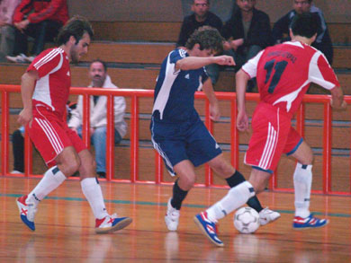 Yannis Tzouba between Spiros Gritzalis and Stavros Mavrakis (Photo courtesy: Costas Chryssafis)
