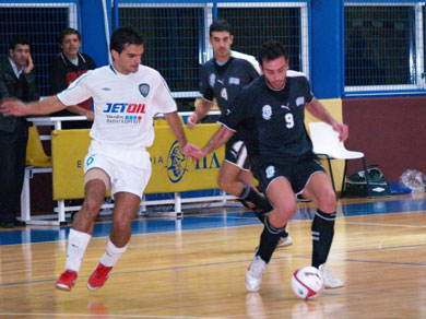 Haris Grapsas vs Babis Litos (Athina '90) (Photo courtesy: Costas Chryssafis)
