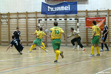 Goal by Tamas Ldi! (Photo courtesy: Miklos Biszkup - www.futsal.hu)
