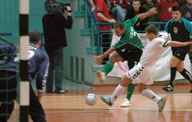 Gbor Csernai vs Szabolcs Tth (Photo courtesy: www.futsal.hu)