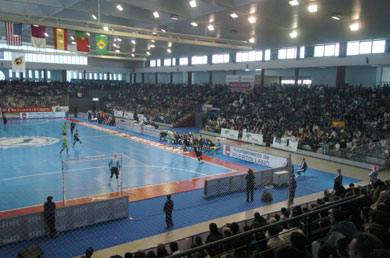 The wonderful hall Municipal de Malagón, sold out! (Photo courtesy: Enrique Serrano - LNFS)