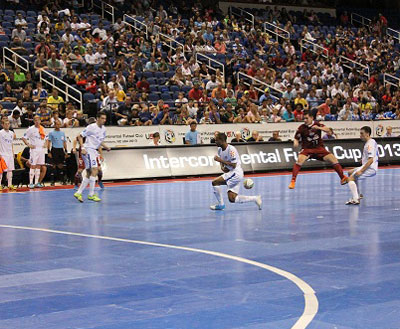 The Dinamo defence weren*t letting any balls or players get through in the 2nd half (Photo courtesy: Kathleen George)