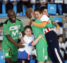 Tobe, Bateria, Lucuix and two happy futsal fans! (Photo courtesy: inter Movistar)