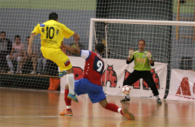 Honorio and Alexandre could not stop Pinilla: 2-0 for Arzignano! (Photo courtesy: Carlo Giuliani)