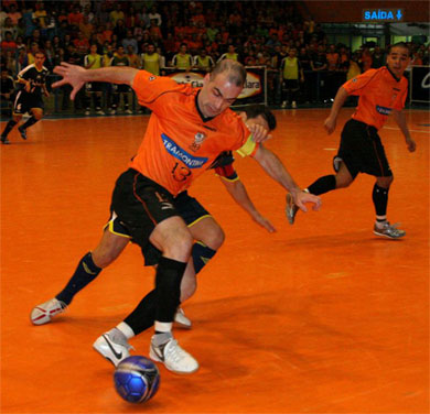 Juninho vs Chico, part 1... (Photo courtesy: Renato Zaro)