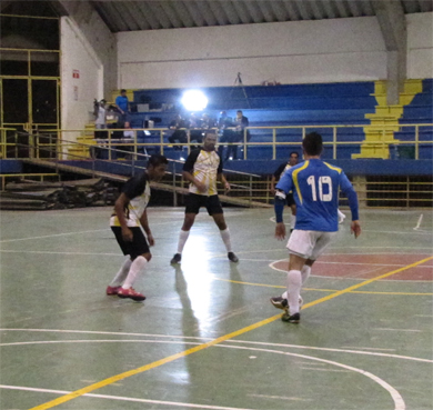 Adonay Vindas (10), con su experiencia y roce es uno de los referentes en Fortuna de Desamparados (Photo courtesy: Rafael Palacino - Lifutsal)