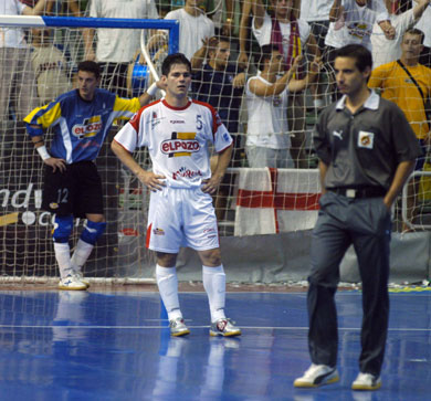Lenisio and Juanjo are quite disappointed: Rabadàn just sent off the brazilian pivot (Photo courtesy: LNFS)
